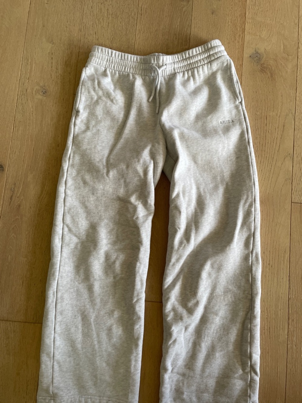 Aritzia Women’s Heather Gray Sweatpants with Drawstring